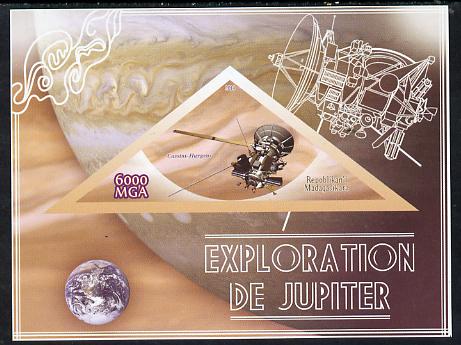 Madagascar 2014 Exploration of Jupiter imperf souvenir sheet containing triangular shaped value unmounted mint , stamps on shaped, stamps on triangular, stamps on space, stamps on planets