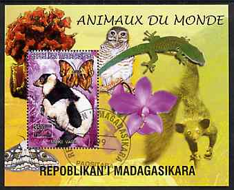 Madagascar 1999 Animals of the World #08 perf m/sheet showing Lemur #2, background shows Owl, Butterfly, Lizard & Orchid, fine cto used, stamps on flowers, stamps on orchids, stamps on animals, stamps on apes, stamps on owls, stamps on prey, stamps on butterflies, stamps on lizards, stamps on birds of prey, stamps on reptiles