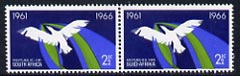 South Africa 1966 Bird in Flight 2.5c se-tenant pair (from 5th Anniversary set) unmounted mint, SG 263, stamps on birds