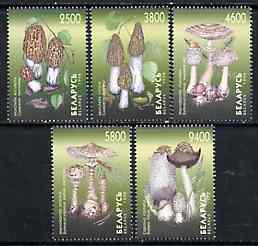 Belarus 1998 Mushrooms set of 5 unmounted mint (tete-beche pairs pro rata), stamps on fungi