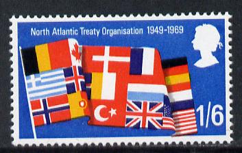 Great Britain 1969 Anniversaries 1s6d (Flags) single with yellow-green & phosphor omitted plus normal, both unmounted mint SG 794eya, stamps on flags