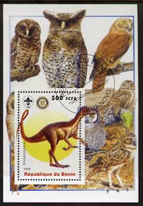 Benin 2005 Dinosaurs #04 - Sinosauropteryx perf m/sheet with Scout & Rotary Logos, background shows various Owls fine cto used, stamps on scouts, stamps on rotary, stamps on dinosaurs, stamps on birds, stamps on birds of prey, stamps on owls