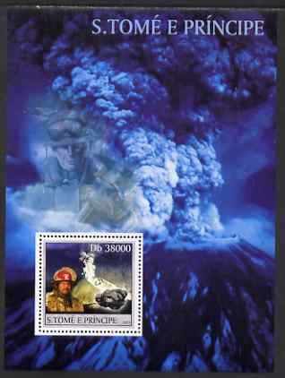 St Thomas & Prince Islands 2003 Volcanoes (with Ash Clouds Fire-fighter & minerals) perf souvenir sheet unmounted mint Mi Bl 1425, stamps on fire, stamps on volcanoes, stamps on minerals, stamps on vulcanology