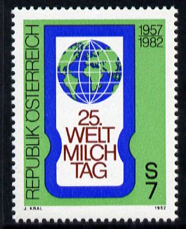 Austria 1982 World Dairying Day unmounted mint, SG 1932, stamps on food & drink, stamps on bovine, stamps on maps
