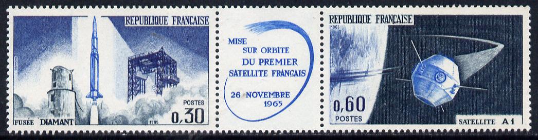 France 1965 Launch of First French Satellite se-tenant pair with label unmounted mint, SG 1697a, stamps on communications, stamps on space