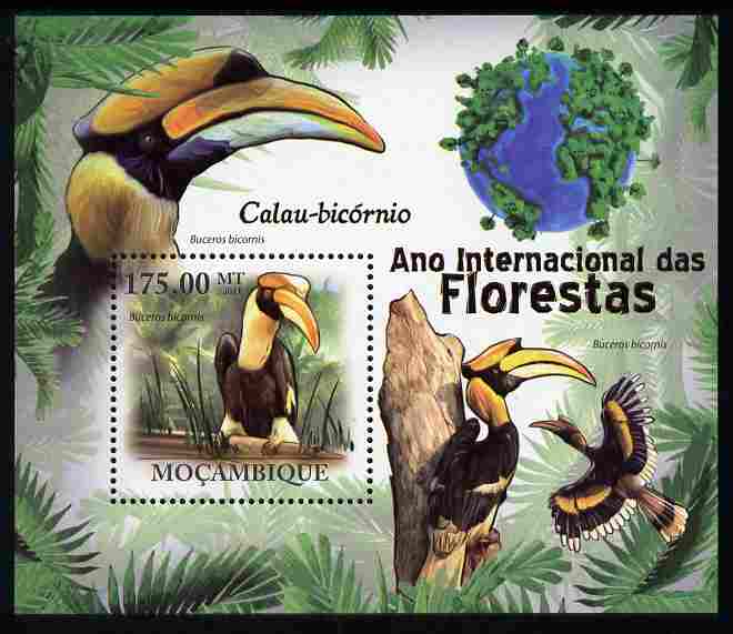 Mozambique 2011 International Year of Forests - Great Hornbill perf s/sheet unmounted mint, stamps on forests, stamps on trees, stamps on birds, stamps on hornbills