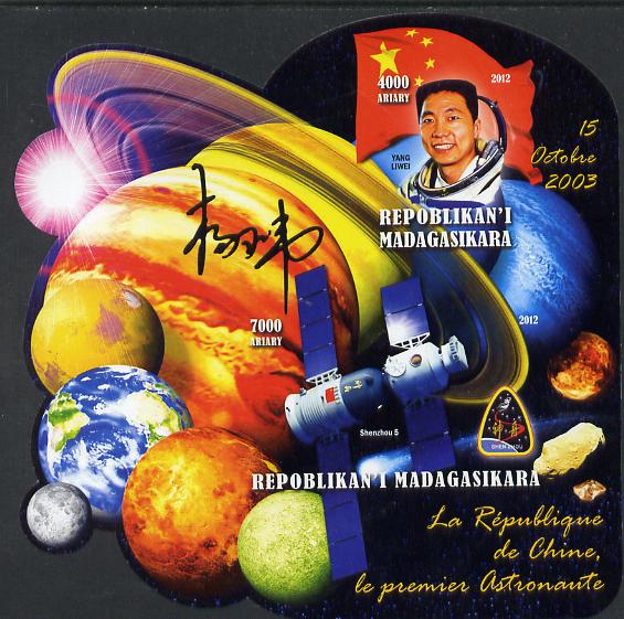 Madagascar 2012 First Astronauts in Space - Yang Liwei (China) imperf sheetlet containing 2 values unmounted mint, stamps on personalities, stamps on space, stamps on astronauts, stamps on flags, stamps on minerals, stamps on planets, stamps on satellites, stamps on 