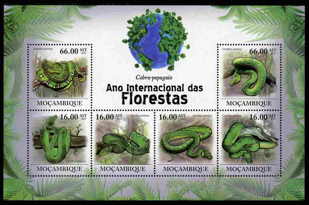 Mozambique 2011 International Year of Forests - Parrot Snakes perf sheetlet containing 6 values unmounted mint, stamps on , stamps on  stamps on forests, stamps on  stamps on trees, stamps on  stamps on animals, stamps on  stamps on reptiles, stamps on  stamps on snakes