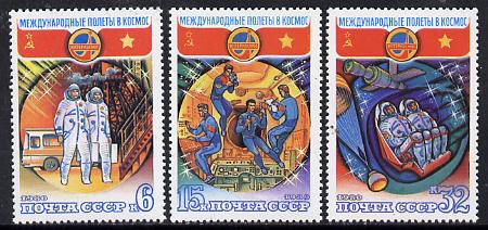 Russia 1980 Soviet-Vietnamese Space Flight set of 3 unmounted mint, SG Mi 4978-80*, stamps on , stamps on  stamps on space, stamps on  stamps on flags