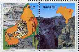 Brazil 1992 Capivara Mountain National Park se-tenant pair unmounted mint, SG 2549a, stamps on animals, stamps on dinosaurs, stamps on national parks, stamps on parks, stamps on cats, stamps on mountains, stamps on maps