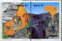 Brazil 1992 Capivara Mountain National Park se-tenant pair unmounted mint, SG 2549a, stamps on , stamps on  stamps on animals, stamps on dinosaurs, stamps on national parks, stamps on  stamps on parks, stamps on cats, stamps on mountains, stamps on maps