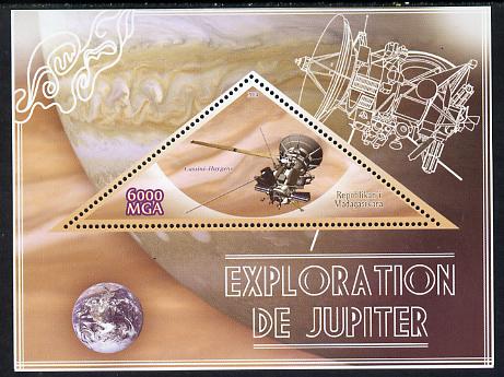 Madagascar 2014 Exploration of Jupiter perf souvenir sheet containing triangular shaped value unmounted mint , stamps on shaped, stamps on triangular, stamps on space, stamps on planets