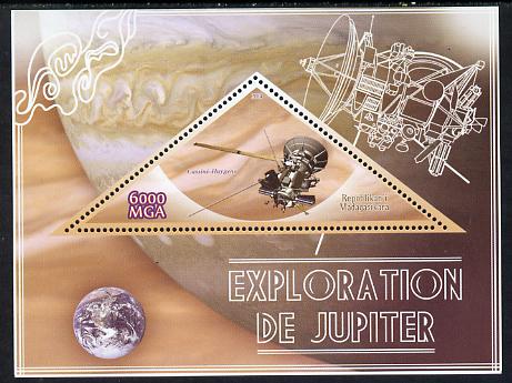 Madagascar 2014 Exploration of Jupiter perf souvenir sheet containing triangular shaped value unmounted mint , stamps on , stamps on  stamps on shaped, stamps on  stamps on triangular, stamps on  stamps on space, stamps on  stamps on planets