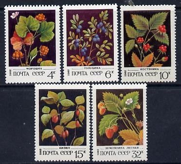 Russia 1982 Wild Berries set of 5 unmounted mint, SG 5210-14, stamps on , stamps on  stamps on flowers, stamps on  stamps on food, stamps on  stamps on fruit