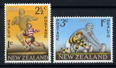 New Zealand 1967 Health - Rugby set of 2 unmounted mint, SG 867-68*, stamps on , stamps on  stamps on sport, stamps on  stamps on rugby