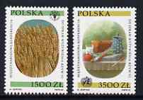 Poland 1992 International Nutrition Conference set of 2 unmounted mint, SG 3444-45, stamps on food