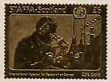Staffa 1976 United Nations - International Agency for Research on Cancer \A36 value (showing Microscope in lab) perf label embossed in 23 carat gold foil unmounted mint(Rosen #380), stamps on united nations, stamps on microscopes, stamps on medical, stamps on cancer, stamps on diseases