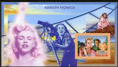 Guinea - Conakry 2006 Marilyn Monroe imperf s/sheet #6 containing 1 value (With Camera) unmounted mint Yv 360, stamps on personalities, stamps on movies, stamps on films, stamps on music, stamps on marilyn, stamps on marilyn monroe, stamps on kennedy
