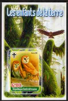 Central African Republic 2005 Young Animals of the World #5 (Owls) imperf souvenir sheet containing 1 value with Scout logo, unmounted mint, stamps on , stamps on  stamps on animals, stamps on  stamps on scouts, stamps on  stamps on birds, stamps on  stamps on birds of prey, stamps on  stamps on owls