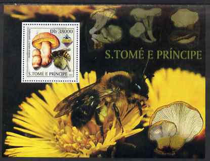 St Thomas & Prince Islands 2003 Mushrooms and Wasps perf souvenir sheet unmounted mint Mi Bl 1427, stamps on mushrooms, stamps on fungi