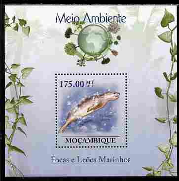 Mozambique 2010 The Environment - Seals & Sea Lions perf souvenir sheet unmounted mint Michel BL 310, stamps on animals, stamps on mammals, stamps on seals, stamps on marine life, stamps on environment, stamps on 