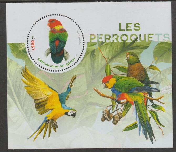 Benin 2018 Parrots #3 perf deluxe m/sheet containing one circular value unmounted mint, stamps on , stamps on  stamps on shape, stamps on  stamps on birds, stamps on  stamps on parrots