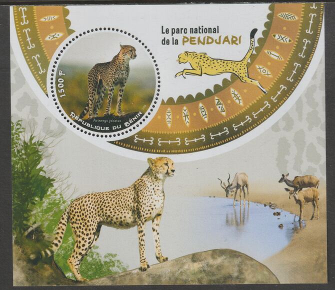 Benin 2018 Pendiari National Park - Cheetah perf deluxe m/sheet containing one circular value unmounted mint, stamps on shape, stamps on animals, stamps on cheetah, stamps on cats