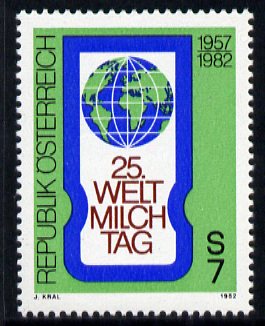 Austria 1982 World Dairying Day unmounted mint, SG 1932, stamps on , stamps on  stamps on food & drink, stamps on  stamps on bovine, stamps on  stamps on maps