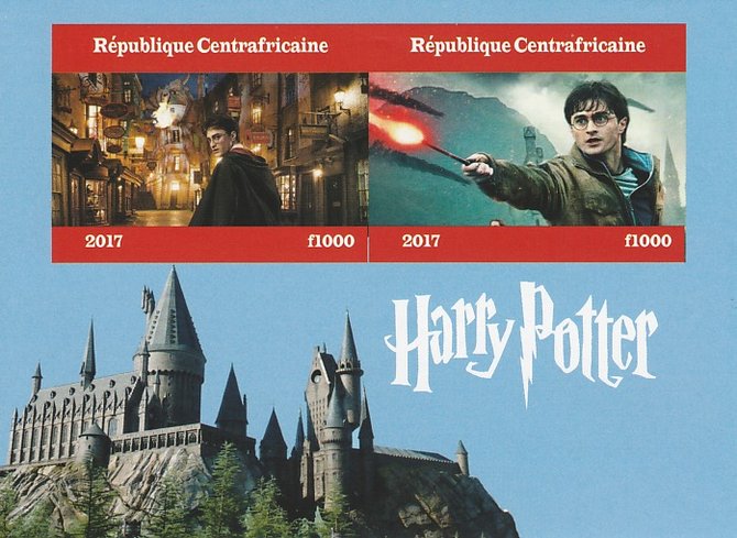 Central African Republic 2017 Harry Potter imperf sheetlet containing 2 values unmounted mint. Note this item is privately produced and is offered purely on its thematic appeal, stamps on films, stamps on cinema, stamps on movies, stamps on sci-fi, stamps on harry potter