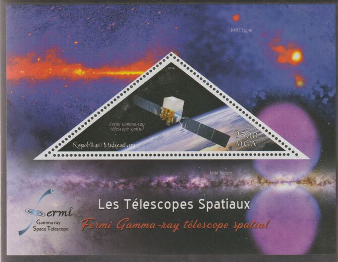 Madagascar 2018 Space Telescopes #4 perf deluxe sheet containing one triangular value unmounted mint, stamps on triangular, stamps on shaped, stamps on telescopes, stamps on space