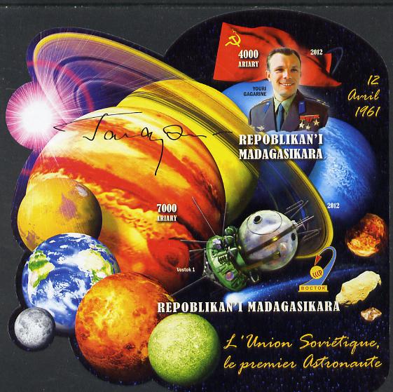 Madagascar 2012 First Astronauts in Space - Yuro Gagarin (USSR) imperf sheetlet containing 2 values unmounted mint, stamps on personalities, stamps on space, stamps on astronauts, stamps on flags, stamps on minerals, stamps on planets, stamps on satellites, stamps on 